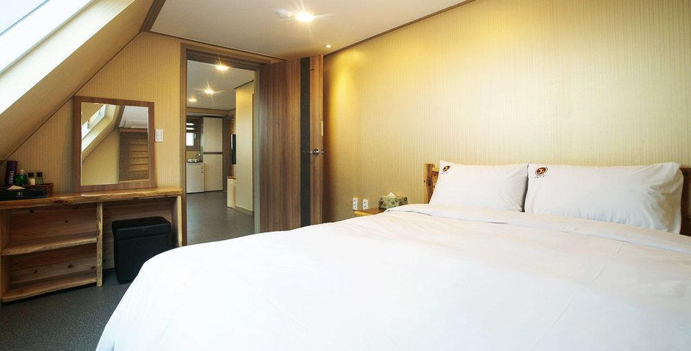 J2 Family Hotel Чечжу Екстер'єр фото